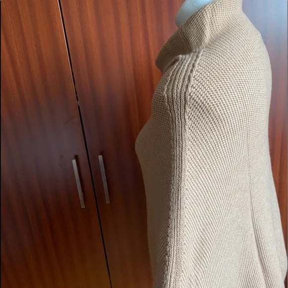 GUCCI Rear 100% Wool Sweater with wood LOGO GG on side.Hard to find. s M - Picture 8 of 16